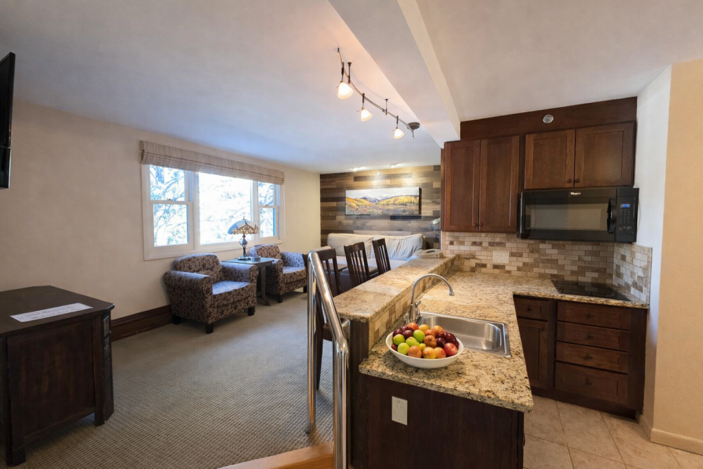 Mountain Lodge Stays in Estes Park | Crags Lodge Rooms & Suites