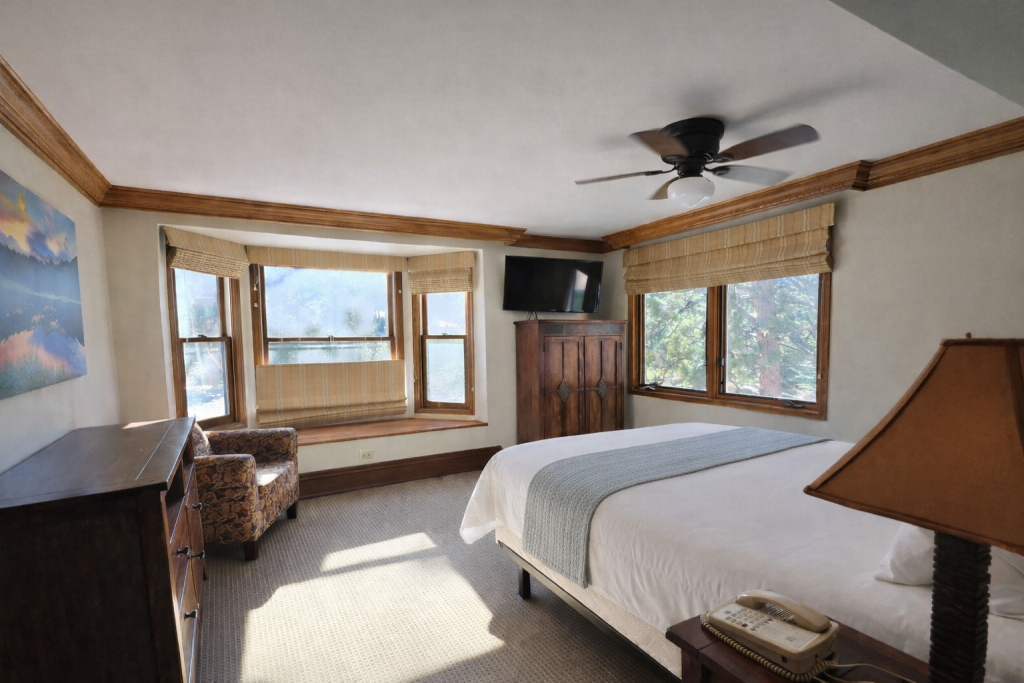 Mountain Lodge Stays in Estes Park | Crags Lodge Rooms & Suites