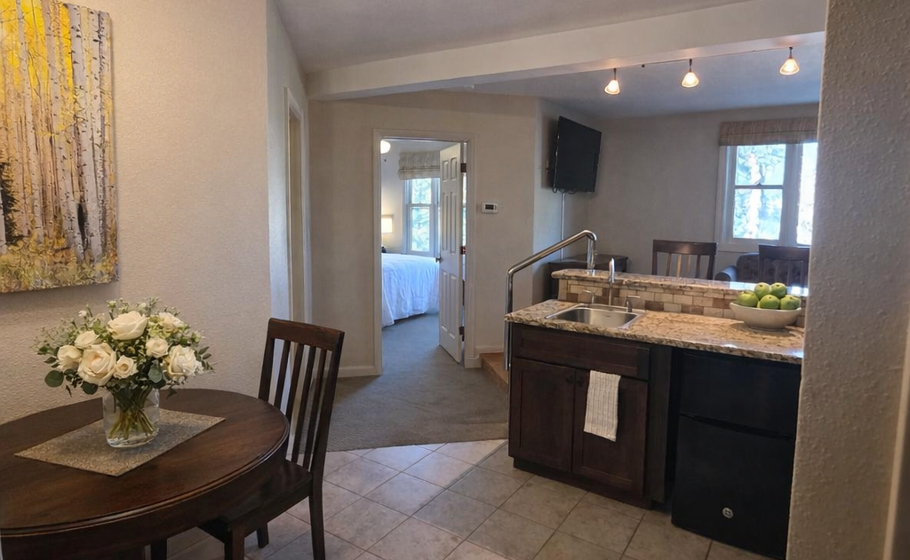 Mountain Lodge Stays in Estes Park | Crags Lodge Rooms & Suites